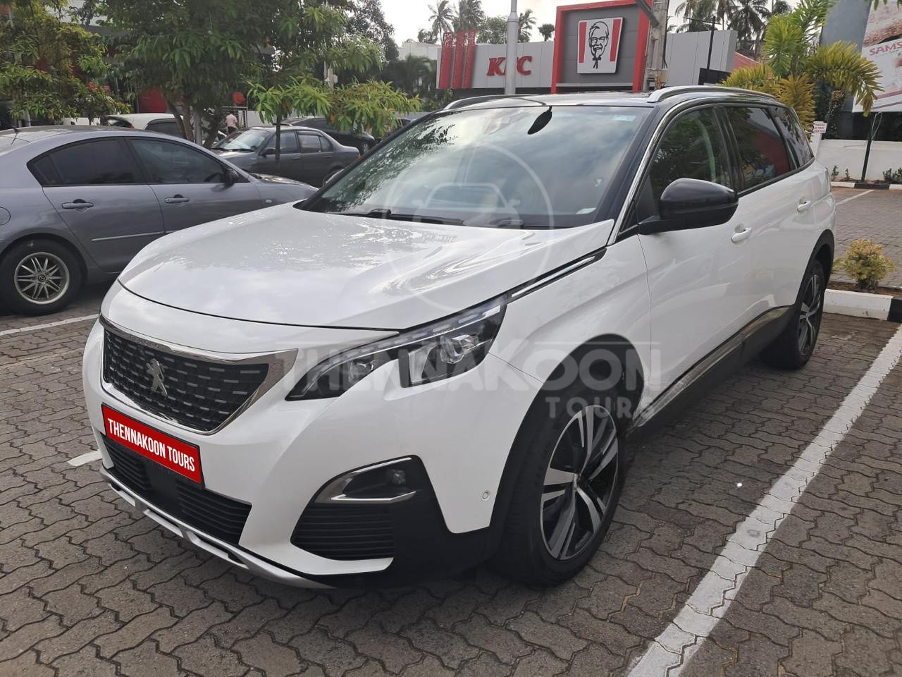PEUGEOT 5008