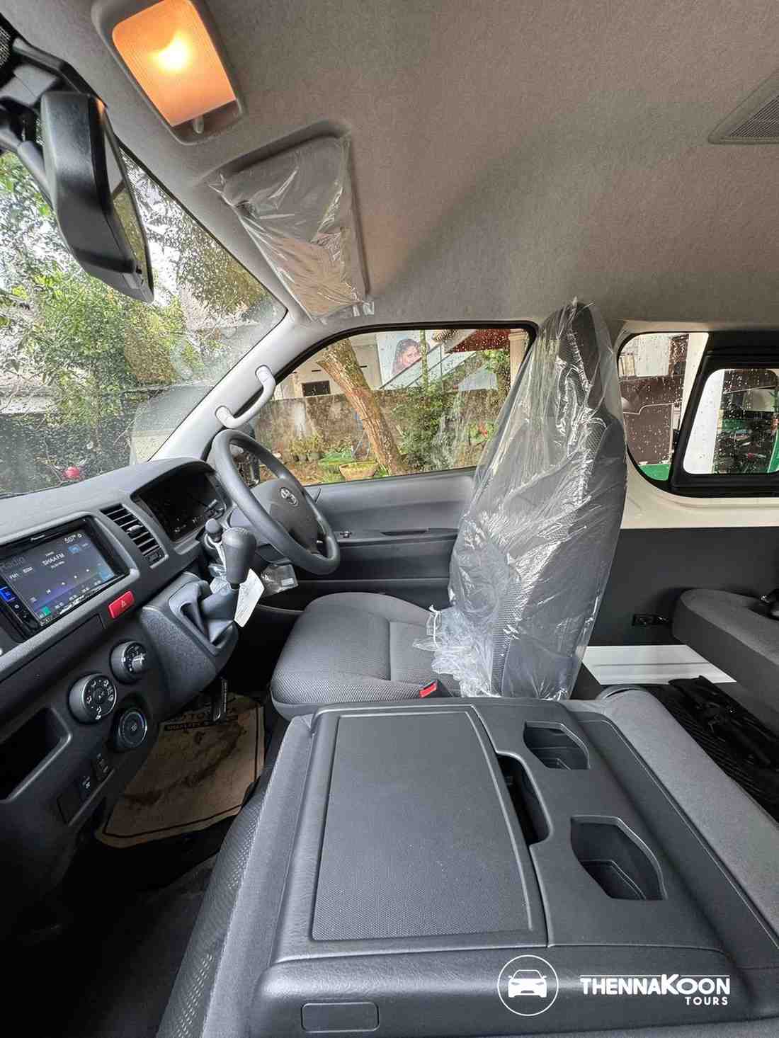 TOYOTA HIACE